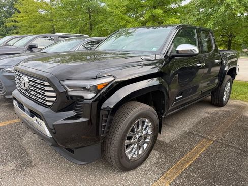 Used 2025 Toyota Tacoma Limited AWD/4WD image 1
