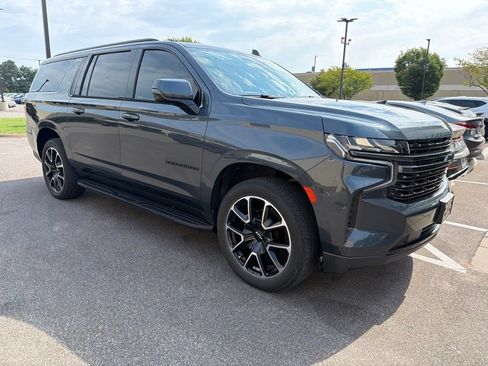 Used 2021 Chevrolet Suburban RST w/ Luxury Package AWD/4WD image 3