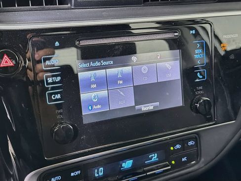 Used 2017 Toyota Corolla LE w/ Carpet Mat Package (TMS) FWD image 17