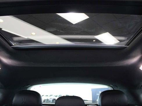 Used 2021 Maserati Levante image 39