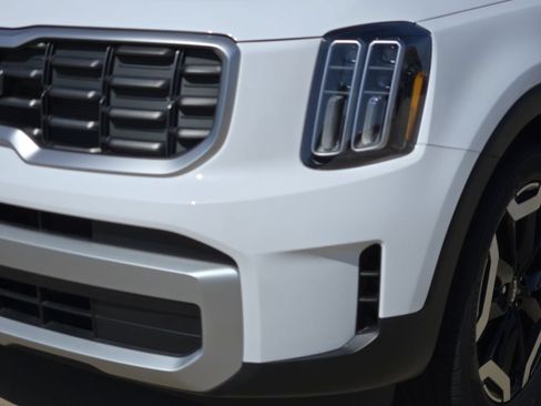Used 2025 Kia Telluride S FWD image 32