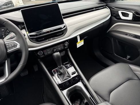 New 2026 Jeep Compass Limited image 13