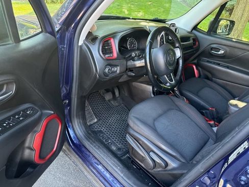 Used 2017 Jeep Renegade Trailhawk w/ Cold Weather Group II AWD/4WD image 15