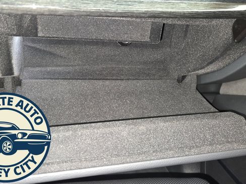 Used 2019 Audi Q8 Prestige w/ Luxury Package image 17