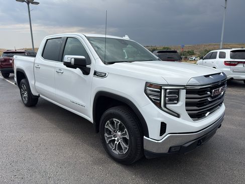 Used 2025 GMC Sierra 1500 SLT AWD/4WD image 3