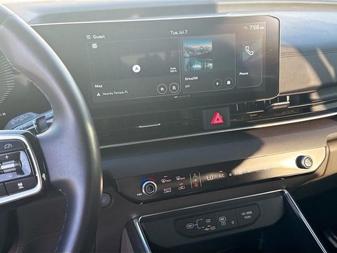 Used 2025 Kia Carnival EX FWD image 26