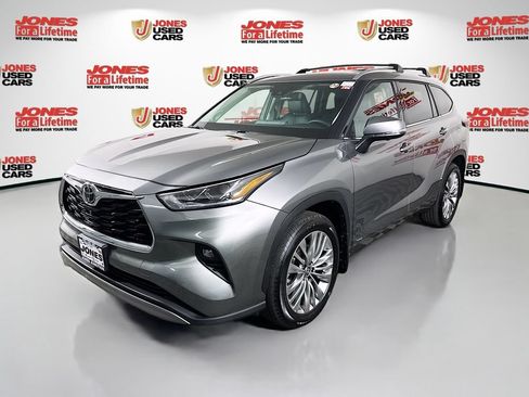 Used 2026 Toyota Highlander Platinum AWD/4WD image 16