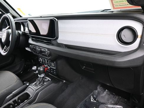 Used 2025 Jeep Wrangler Unlimited Sport AWD/4WD image 39
