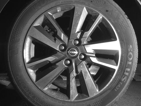 Used 2025 Nissan Versa SV image 14