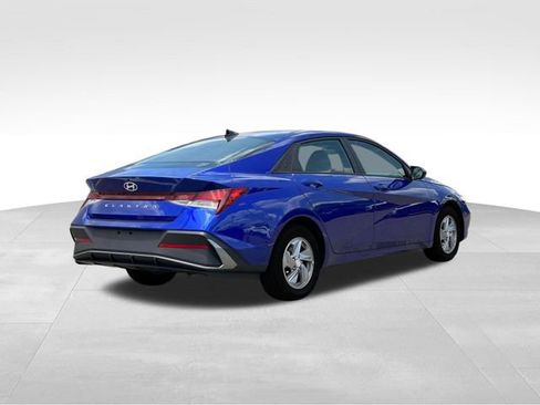 New 2025 Hyundai Elantra SE image 7