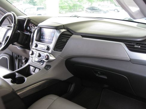 Used 2018 Chevrolet Suburban LT RWD image 41