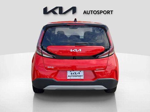 Used 2023 Kia Soul LX w/ LX Technology Package image 9