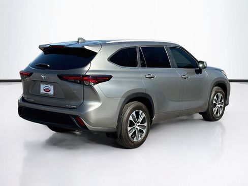 Certified 2026 Toyota Highlander XLE AWD/4WD image 5