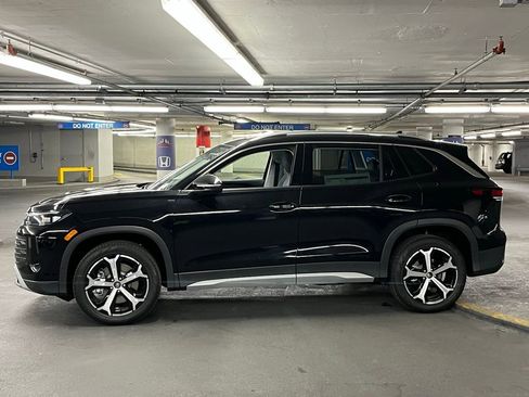 New 2025 Volkswagen Tiguan SE image 31