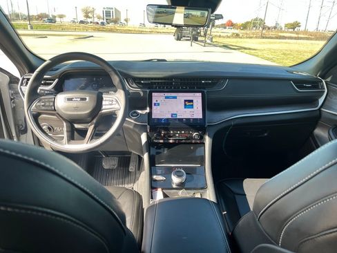 Used 2024 Jeep Grand Cherokee Limited w/ Luxury Tech Group II image 15