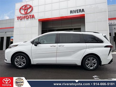 Used 2023 Toyota Sienna XSE image 6