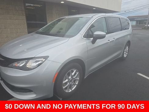 Used 2023 Chrysler Voyager LX FWD image 1