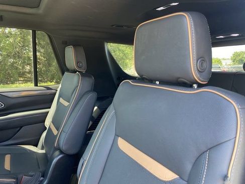 Used 2024 GMC Yukon AT4 w/ Technology Package AWD/4WD image 12