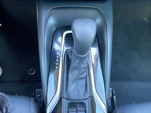 Used 2021 Toyota Corolla LE image 28