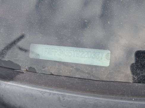 Used 2000 Ford Focus SE image 12