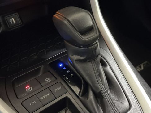 Used 2024 Toyota RAV4 LE FWD image 17