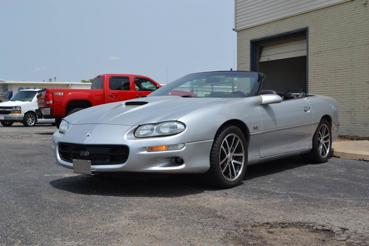 Used 2002 Chevrolet Camaro Z28 w/ SS Performance/Appearance Pkg RWD image 3