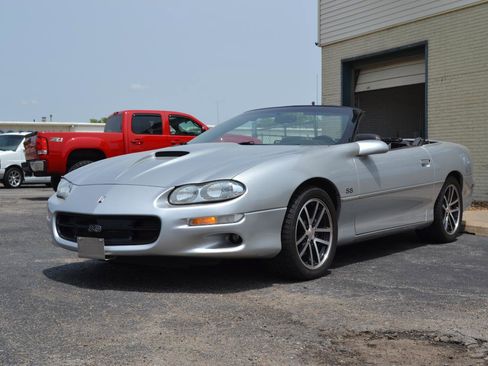 Used 2002 Chevrolet Camaro Z28 w/ SS Performance/Appearance Pkg RWD image 3