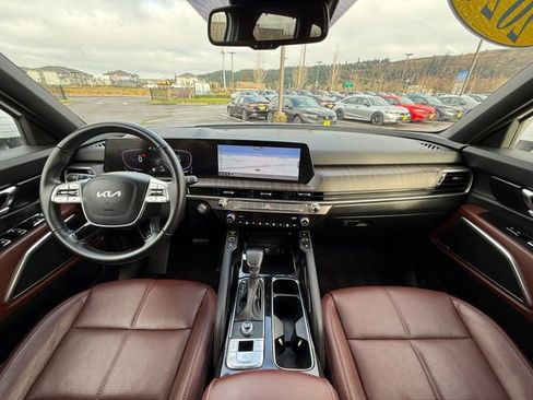 Used 2024 Kia Telluride EX w/ EX Captain's Chair Package image 11