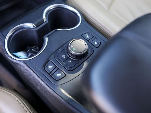 Used 2023 GMC Terrain SLE w/ Driver Convenience Package image 23