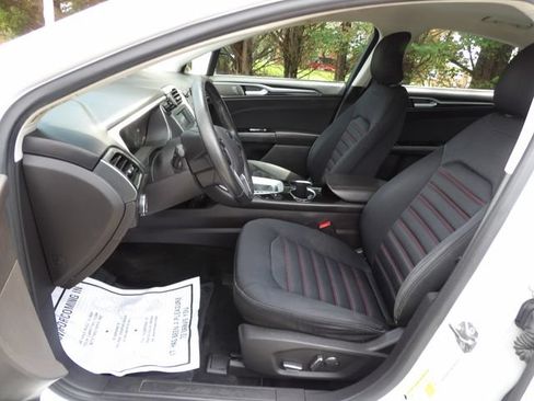 Used 2016 Ford Fusion SE w/ Equipment Group 201A FWD image 16