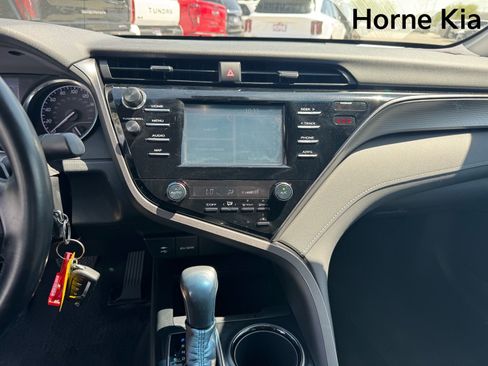 Used 2019 Toyota Camry SE FWD image 20