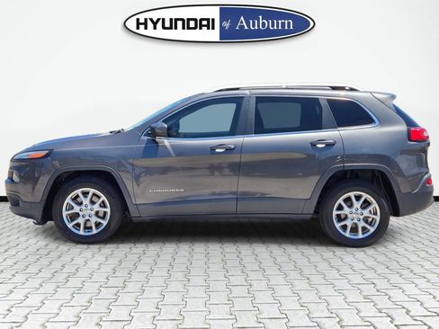 Used 2016 Jeep Cherokee Latitude FWD image 9