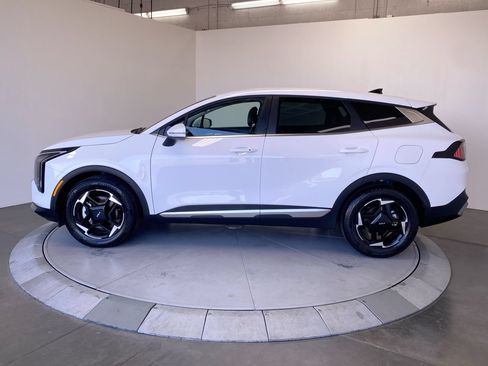 Certified 2026 Kia Sportage EX FWD image 2