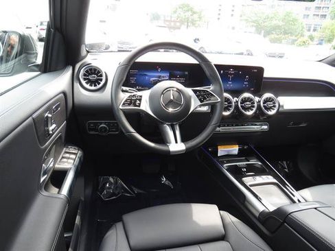 Used 2026 Mercedes-Benz GLB 250 4MATIC image 9