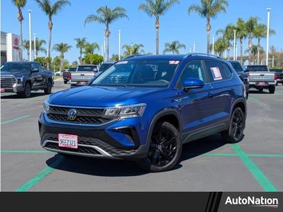 Used 2022 Volkswagen Taos SE w/ Panoramic Sunroof Package