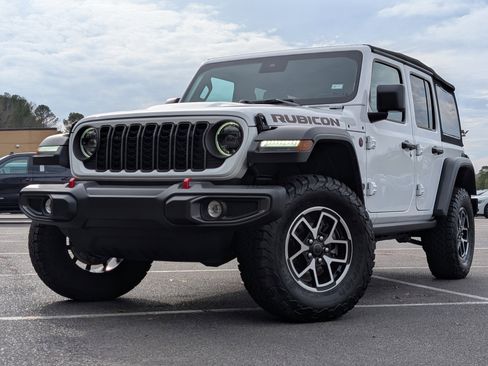 Used 2024 Jeep Wrangler Rubicon image 4