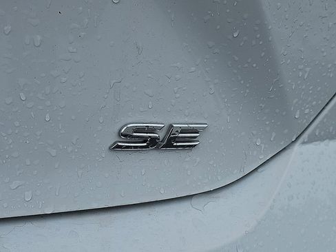 Used 2025 Toyota Camry SE image 29