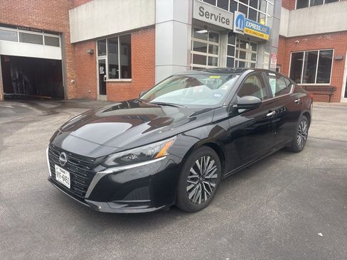 Used 2025 Nissan Altima 2.5 SV image 1