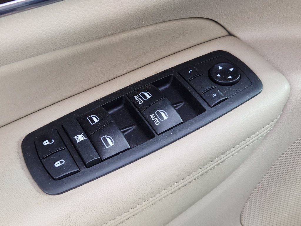 Used 2018 Jeep Grand Cherokee Limited AWD/4WD image 17