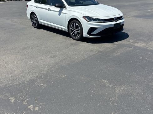 Used 2025 Volkswagen Jetta Sport FWD image 5