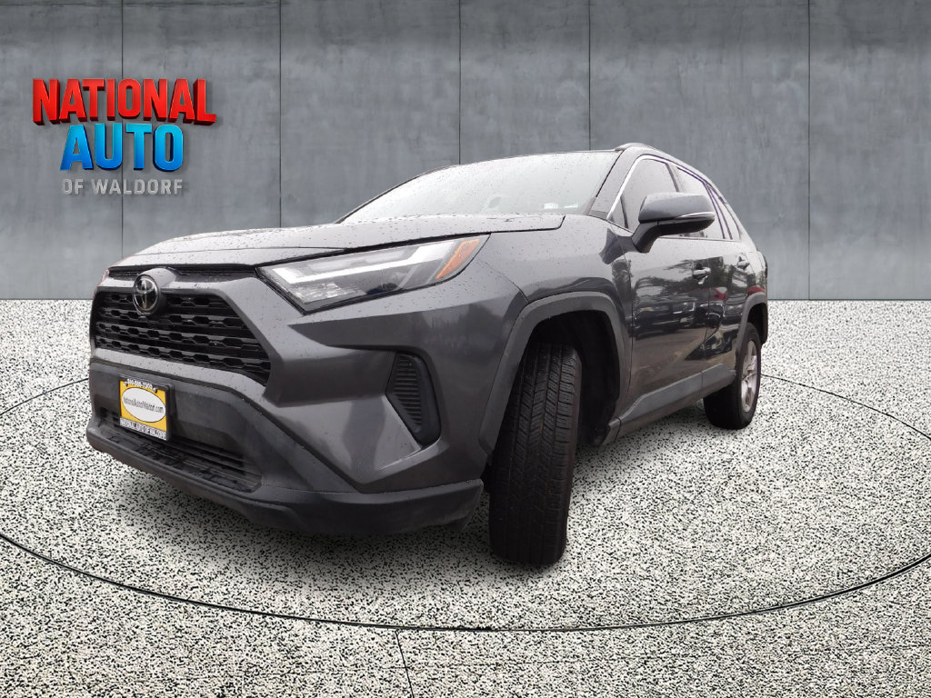 Used 2022 Toyota RAV4 XLE AWD/4WD image 5
