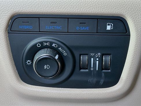 Used 2023 Jeep Grand Cherokee 4WD 4xe image 17