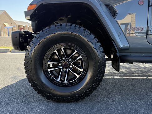 Used 2024 Jeep Wrangler Unlimited Rubicon image 30