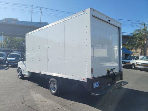 Used 2024 Chevrolet Express 4500 Extended w/ Power Convenience Package RWD image 6