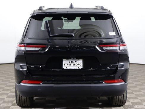 Used 2023 Jeep Grand Cherokee L Laredo image 12