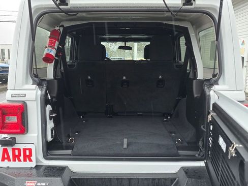 Used 2019 Jeep Wrangler Unlimited Rubicon w/ Steel Bumper Group image 16