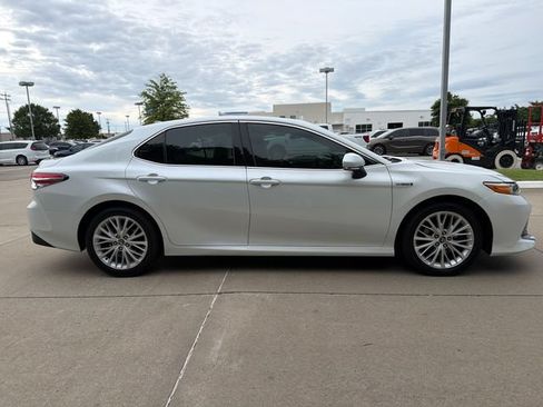 Used 2020 Toyota Camry XLE w/ Driver Assist Package FWD image 6