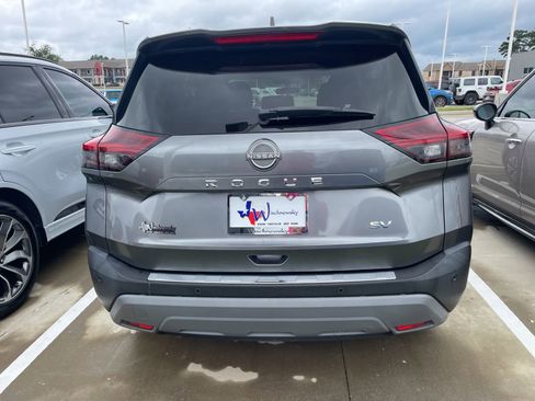 Used 2022 Nissan Rogue SV FWD image 5