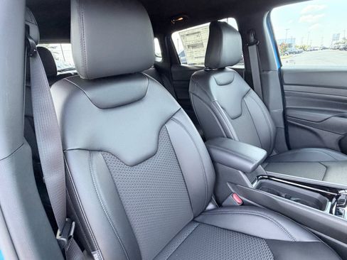 New 2026 Jeep Compass Latitude AWD/4WD image 23