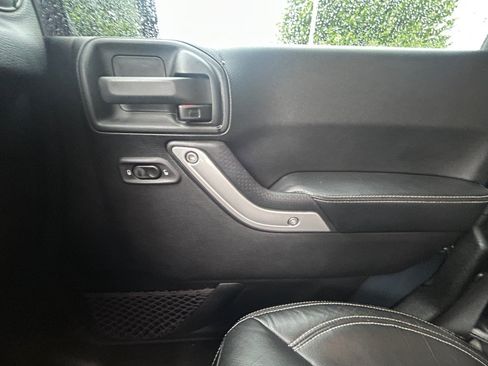 Used 2017 Jeep Wrangler Unlimited Rubicon AWD/4WD image 31